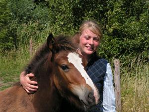 Na, wer erkennt das Fohlen? Es ist Ponyland Santa Fe - Schmusestunde mit Pia Wieczorek